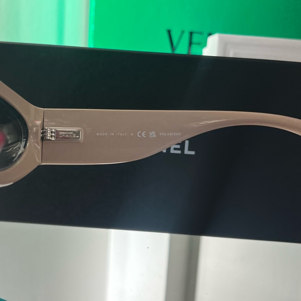 CHANEL CAT EYE SUNGLASSES - Picture 5 of 6